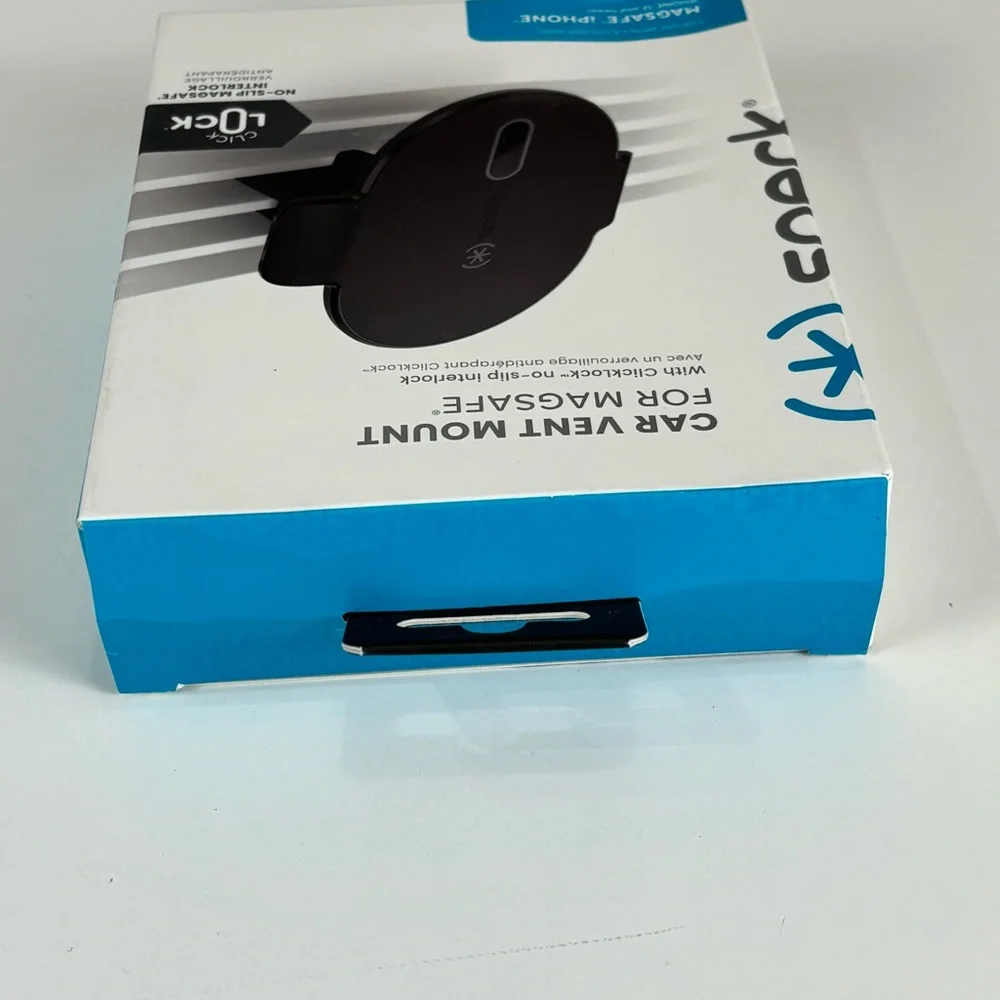 Speck charging vent mount for MagSafe with clicklock iPhone 12